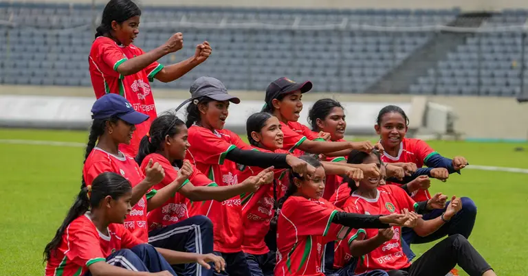 ঢাকা বিভাগের নারী ক্রিকেটারদের উদযাপন